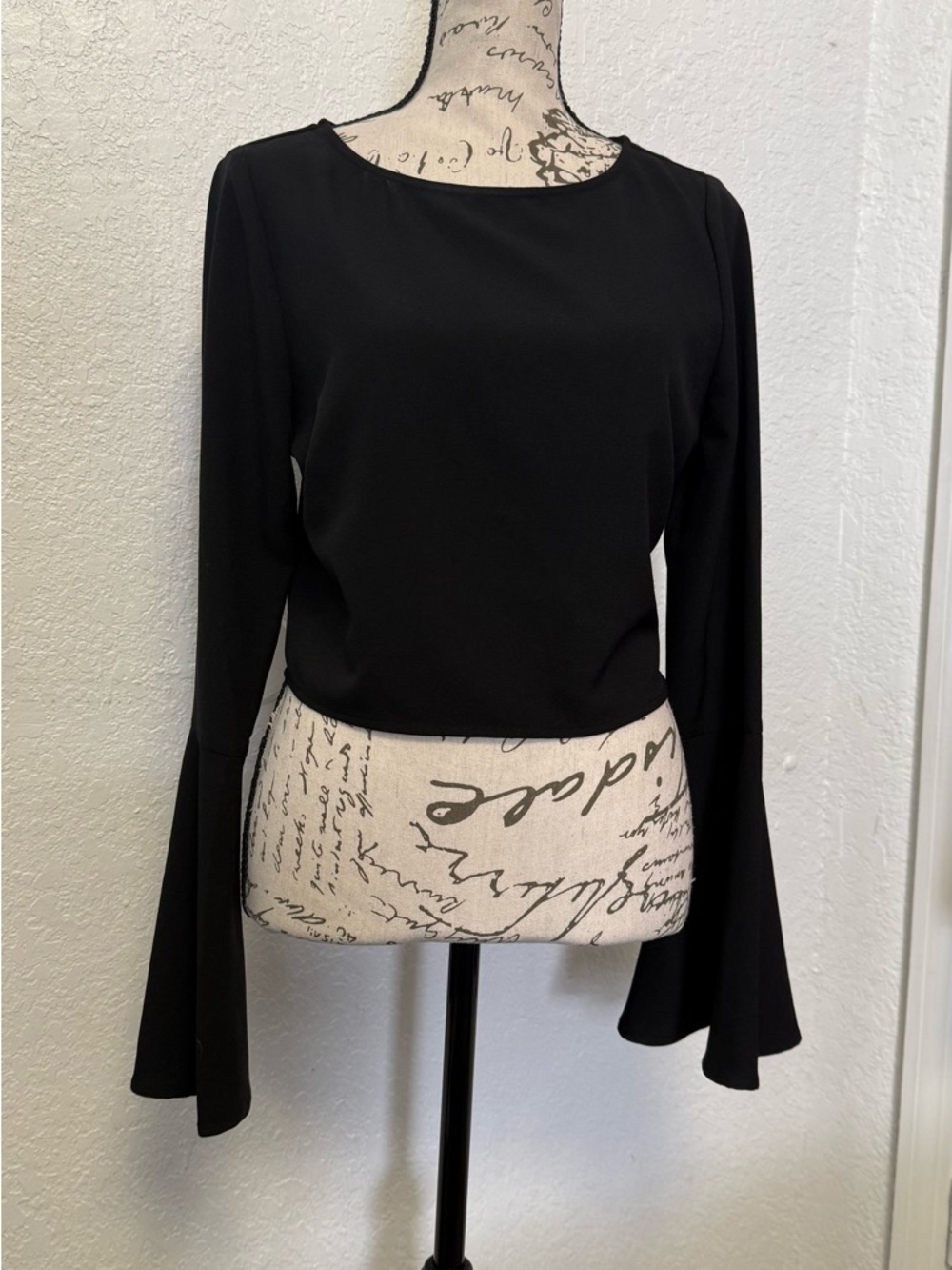 kendall + kylie black bell sleeve crop top - size small - Picture 4 of 12